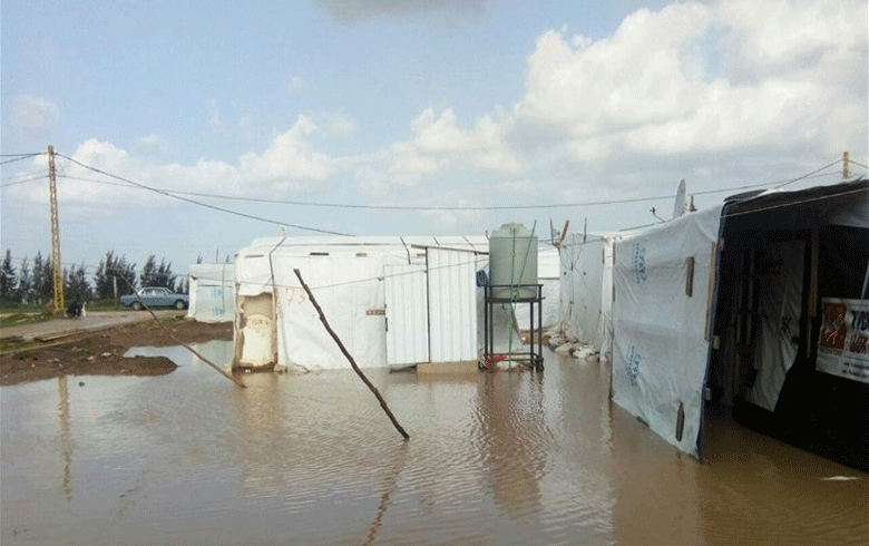 انهيار 23 خيمة في مخيمين شرق الرقة نتيجة الأمطار