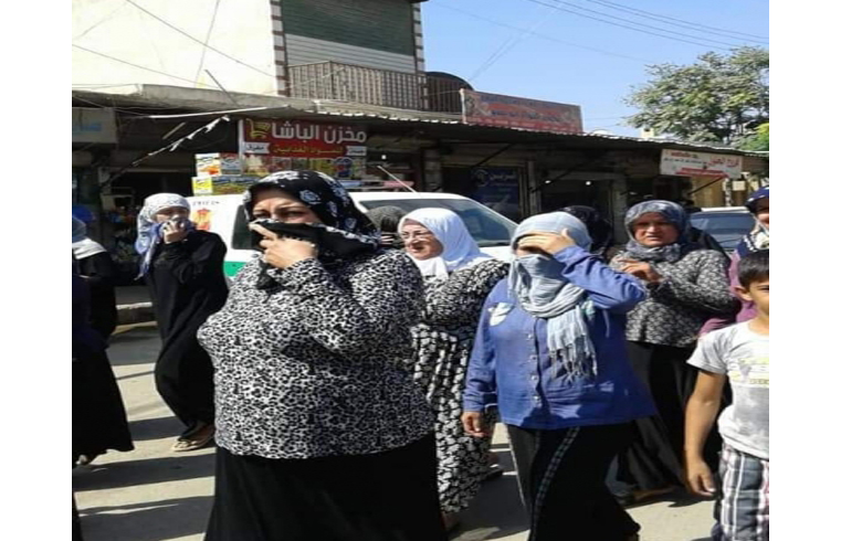 عه‌فرین .. ژنێن جندرێسێ خۆپێشاندانه‌ك ل دژی چه‌كداران لدارخست 