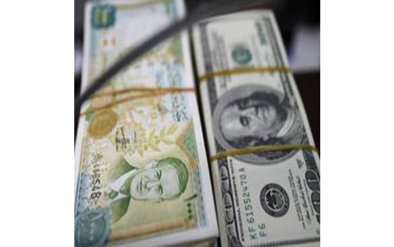 الدولار يصل إلى 585 ليرة سورية