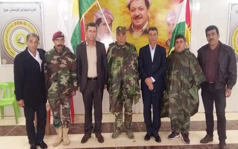 3 پێشمەرگەیێن رۆژ ب رێڤەچوون بەرێ خوە دان مەزارێ نەمران