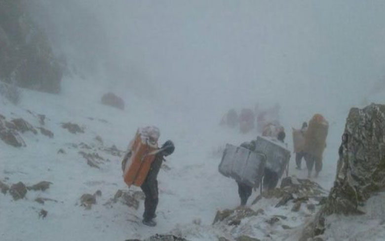 Over 20 Iranian Kurdish Porters Killed, Injured in December: Monitor