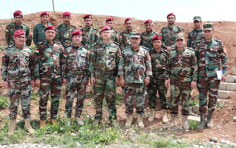 بالصور .. جولة ٌ لقائد قوات بيشمركة روج في الجبهات الأمامية  