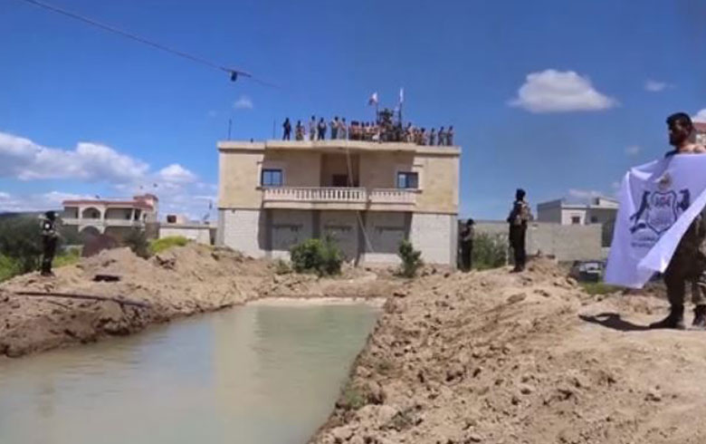 Efrîn .. Emşat gundê Qermîtliq kiriye cihê rahênanê