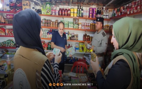 بارزاني الخيرية تتفقد محلات المواد الغذائية في مخيم آكري للاجئين بارزاني الخيرية تتفقد محلات المواد الغذائية في مخيم آكري للاجئين