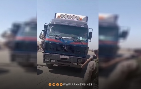 مسلحون يمنعون عبور شاحنات من معبر مسلحون يمنعون عبور شاحنات من معبر