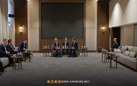 أسعد الشيباني يلتقي توم باراك في العاصمة السعودية 