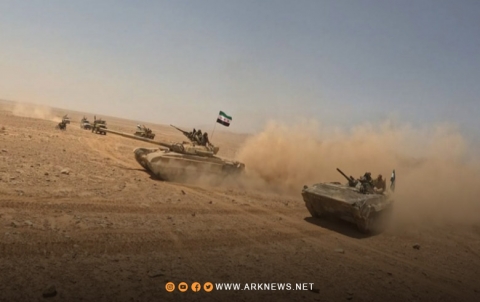 الجیش السوري يجري تدريبات بالذخيرة الحيّة في منطقة صحراوية 