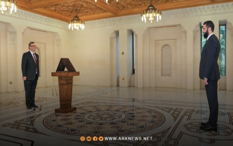 أحمد الشرع يعين عبد القادر الحصرية حاكماً جديداً لمصرف سوريا المركزي أحمد الشرع يعين عبد القادر الحصرية حاكماً جديداً لمصرف سوريا المركزي