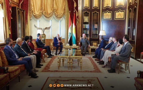 الرئيس بارزاني يبحث الوضع في سوريا مع عدد من الكُتّاب والأدباء والمثقفين العرب الرئيس بارزاني يبحث الوضع في سوريا مع عدد من الكُتّاب والأدباء والمثقفين العرب