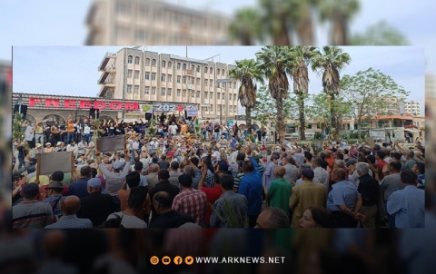 السويداء.. العشرات يتجمعون في ساحة الكرامة وسط المدينة 