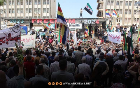 أبناء السويداء يجددون المطالبة بإسقاط النظام السوري 