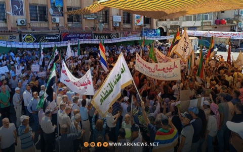 متظاهرو السويداء: الأسد والجولاني وجهان لعملة واحدة