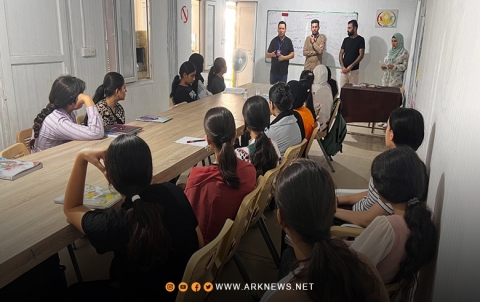 افتتاح دورة لمادة الرياضيات لطلاب الصف التاسع في مخيم دوميز