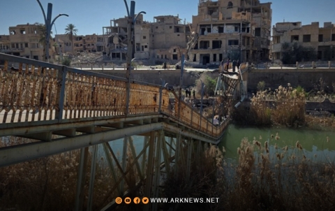 دير الزور.. انهيار جسر للعبور يتسبب بإصابة عدد من الأشخاص 