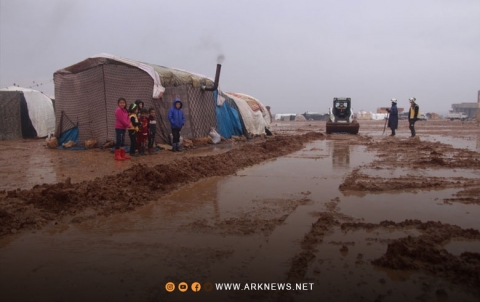 ارتفاع نسبة العائلات المعتمدة على المساعدات بمخيمات شمالي سوريا إلى 85.5%