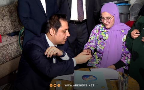 رئيس وزراء إقليم كوردستان يهدي طالبة متفوقة منزلا