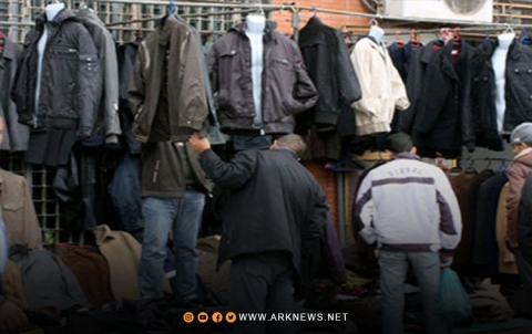 كوباني.. إقبال كبير على شراء الألبسة المستعملة 