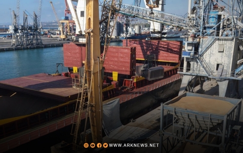 باخرتان محملتان بأطنان من القمح تصلان مرفأ طرطوس 