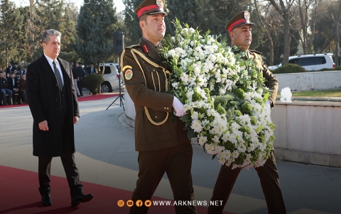 مسرور بارزاني يضع إكليلا من الزهور على النصب التذكاري لشهداء فاجعة 1 شباط 