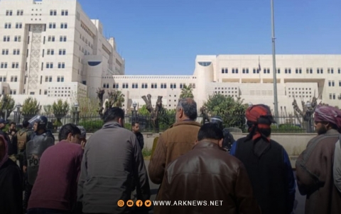 دمشق.. معتصمون يطالبون بكشف مصير معتقلين سوريين نُقلوا إلى العراق