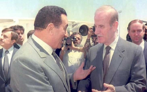 حسني مبارك وحافظ الأسد: كلا الأخوين طاغية، ولكن