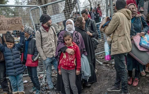 استهداف اللاجئين: عار البشرية!