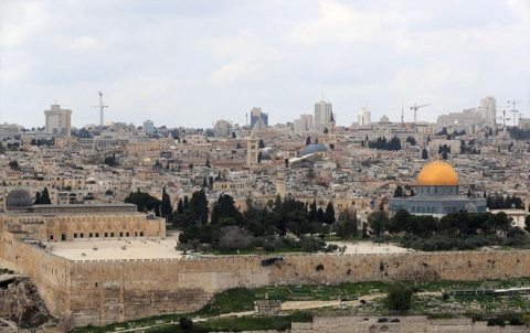 إسرائيل تعتقل محافظ القدس لممارسته نشاطا فلسطينيا