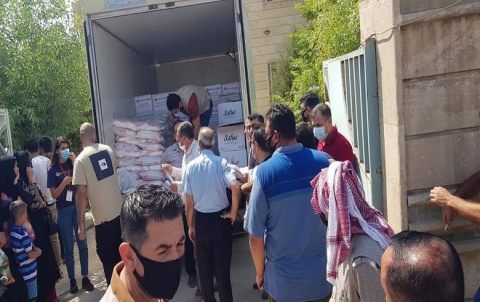 دهوك... توزيع مساعدات على 62 عائلة من لاجئي كوردستان سوريا دهوك... توزيع مساعدات على 62 عائلة من لاجئي كوردستان سوريا