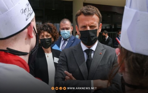 رجل يصفع ماكرون على الوجه أثناء جولة في فرنسا