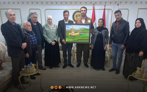 Hewlêr.. Şandek ji PDK-Sê û malbatên şehîdan û xelkên Efrînê spasiya Dezgeha Xêrxwazî ya Barzanî kir Hewlêr.. Şandek ji PDK-Sê û malbatên şehîdan û xelkên Efrînê spasiya Dezgeha Xêrxwazî ya Barzanî kir