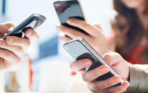خطير..تطبيق يفتح الكاميرة ويسجل المكالمات ويسرق الأرقام والبيانات من موبايلك خطير..تطبيق يفتح الكاميرة ويسجل المكالمات ويسرق الأرقام والبيانات من موبايلك