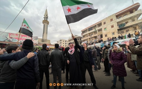 ب سەدان وەلاتی ل باژارێن باكوورێ سووریێ خوەنیشاندان ل دژی ل هەڤهاتنێ ب رژێما ئەسەدە رە ونێزیكبوونا ناڤبەرا توركیا ورژێما ئەسەدە دە ل دارخستن