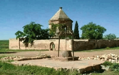 Afrin … An official of al-Nukhba faction meets with villagers 
