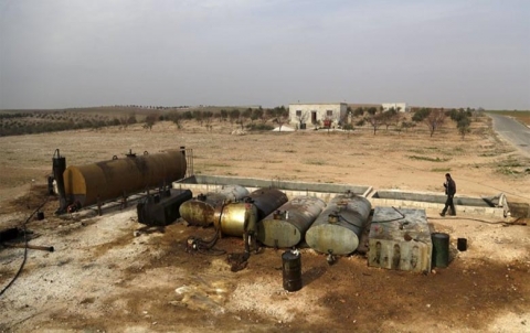 The US builds a military base in the oil zone in Syria