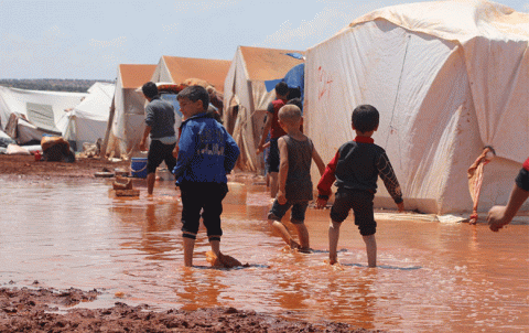 ژبەر بارینا بارانا بهێز زیان گهشت ب دەهان كۆنێن دەربەدەران لباكورێ رۆژئاڤایێ سوریێ