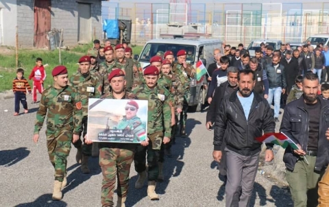 بالصور .. تشييع جثمان البيشمركة مجدل محمد إلى مسقط رأسه بالصور .. تشييع جثمان البيشمركة مجدل محمد إلى مسقط رأسه