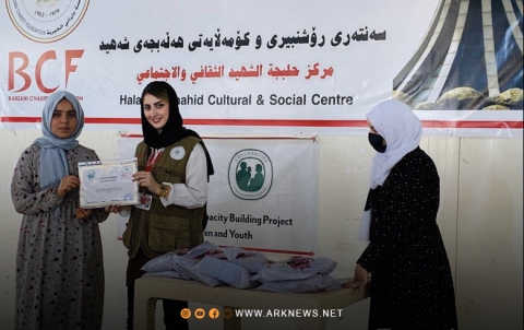 شهادات وجوائز للمشاركات في دورة خياطة نظمتها بارزاني الخيرية بمخيمي دارشكران وديبكة 