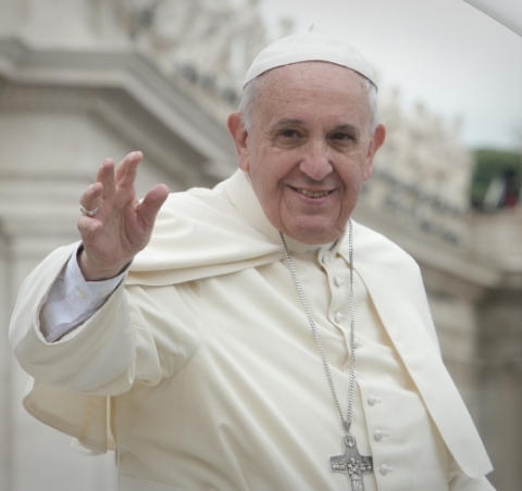 بابا الفاتيكان يضرب امرأة خلال القدّاس الأخير في 2019