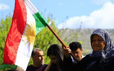 بالعلم الكوردستاني والنشيد القومي... الكورد يحتفلون بعيد نوروز في عفرين