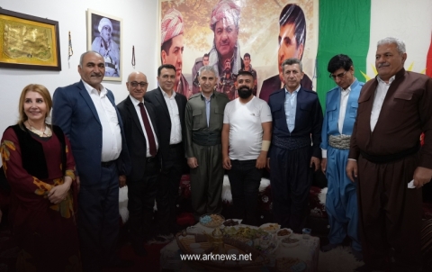 وفد من الديمقراطي الكوردستاني – سوريا يزور عوائل شهداء وجرحى بيشمركة روج بدهوك وزاخو