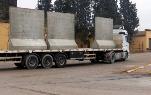 Turkish forces bring in new cement blocks and logistical supplies to NW Syria
