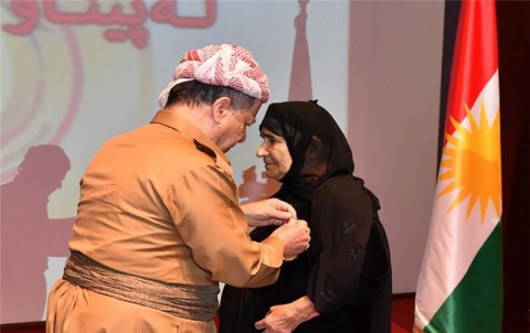 الرئيس بارزاني يمنح مدالية البارزاني لعدد من الپێشمه‌رگة‌ ومناضلي شعب كوردستان وعوائل الشهداء والجرحى