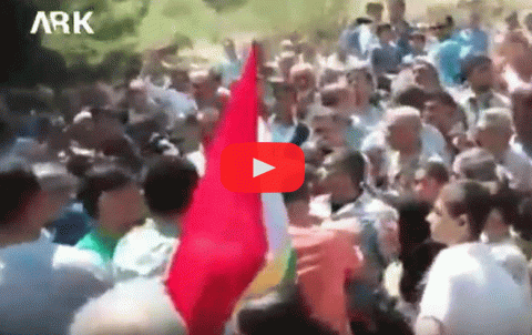 إنزال العلم الكوردي في مراسيم تشييع بافى صلاح