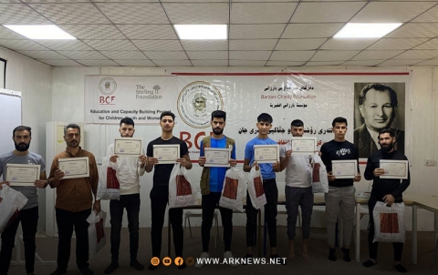 مخيم دارشكران.. مؤسسة بارزاني الخيرية تنهي دورة تدريبية في مجال الحلاقة
