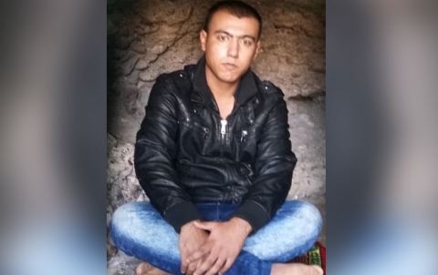 Finding a body of a Kurdish refugee in Gwelan camp
