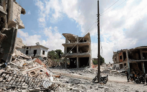 Rêjîma Esed komkujiyek li gundewarê Idlibê encam da