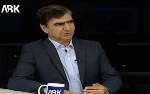 شرۆڤەکارێ سیاسی فەواز مەحموود راگەهاند ئەگەر کورد یەکرێزیێ دروست بکە , وێ زەرەرمەندێ سەرەکە بە ل سووریێ