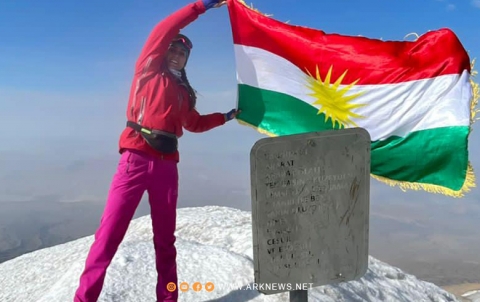 فيديو... المتسلقة الكوردية ديلان قادري ترفع العلم الكوردستاني في قمة جبل آرارت فيديو... المتسلقة الكوردية ديلان قادري ترفع العلم الكوردستاني في قمة جبل آرارت