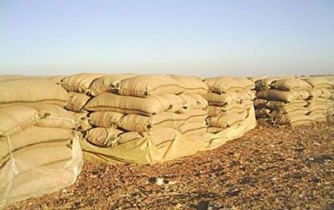The PYD administrative sells the empty bag of one hundred thousand SP to the farmer The PYD administrative sells the empty bag of one hundred thousand SP to the farmer