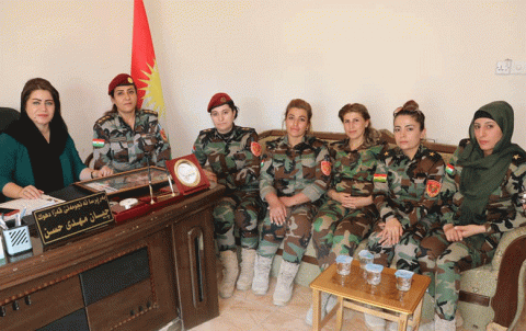 شانده‌كه‌ ژپێشمه‌رگه‌ێن له‌شگه‌رێ رۆژ سه‌ردانا نڤیسگه‌ها یه‌كیتیا ژنێن كوردستانێ كر 